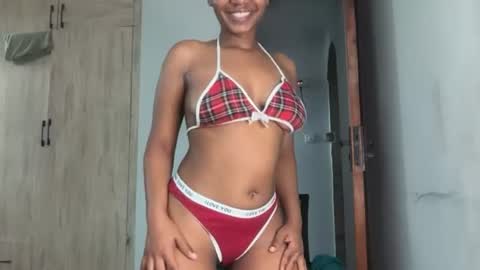 sweetnia754136 online show from August 22, 5:24 am
