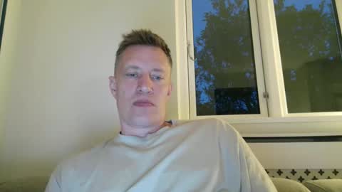 sweetsinner83 online show from May 14, 8:08 pm