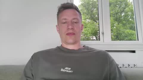 sweetsinner83 online show from May 27, 8:00 pm