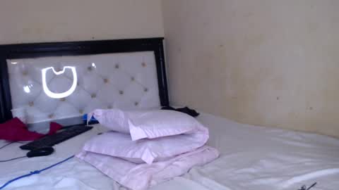 sweetslyvie online show from August 16, 1:48 pm