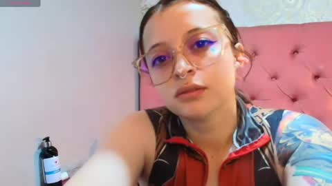 sweetstrawberryxx online show from August 14, 12:31 pm
