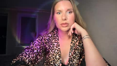 SweetsxGirlsx online show from August 11, 7:27 pm