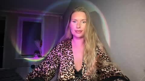 SweetsxGirlsx online show from August 11, 8:33 pm