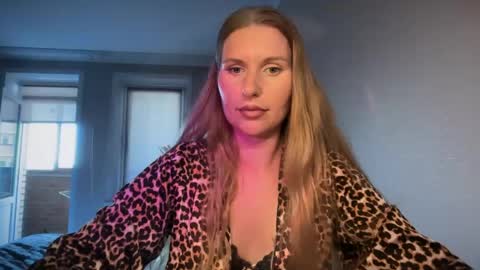 SweetsxGirlsx online show from August 12, 5:54 am