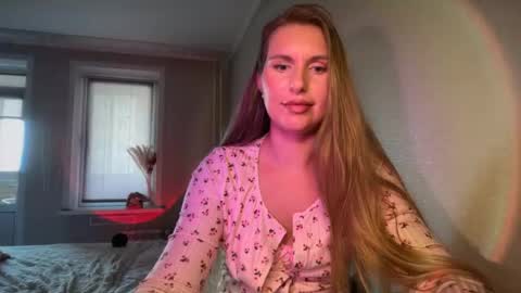 SweetsxGirlsx online show from August 15, 4:38 am