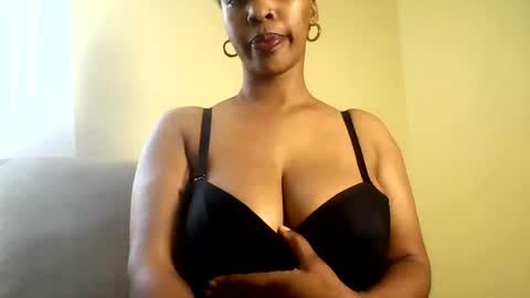 Vee online show from August 6, 12:26 pm
