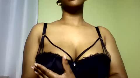 Vee online show from August 17, 8:14 pm