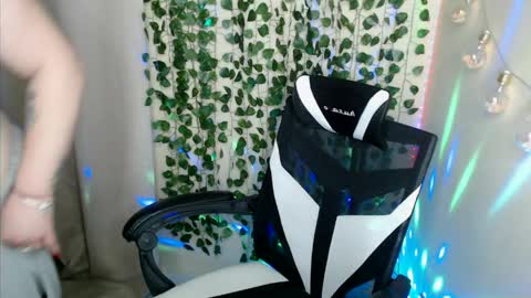 sweetvlada13 online show from May 16, 11:05 pm