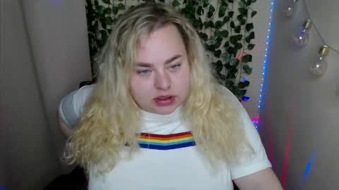 sweetvlada13 online show from May 23, 4:04 am