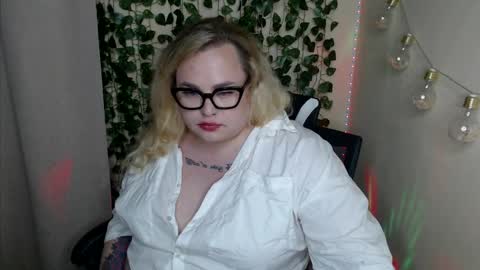 sweetvlada13 online show from May 23, 10:45 pm