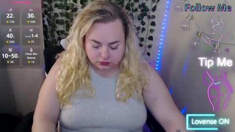 sweetvlada13 online show from June 3, 4:49 am