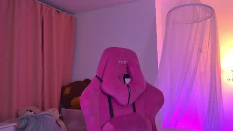 Emily online show from August 7, 8:25 am