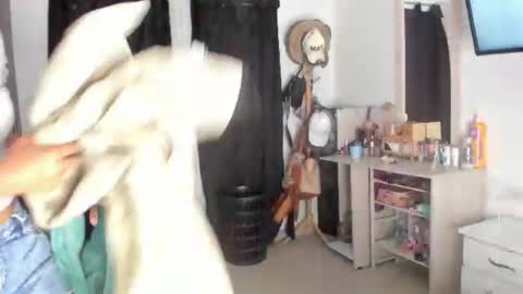 yaya online show from July 30, 10:16 pm