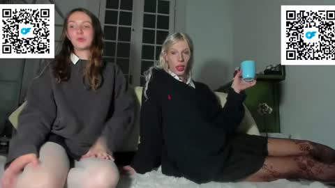 Lily online show from April 25, 11:00 pm