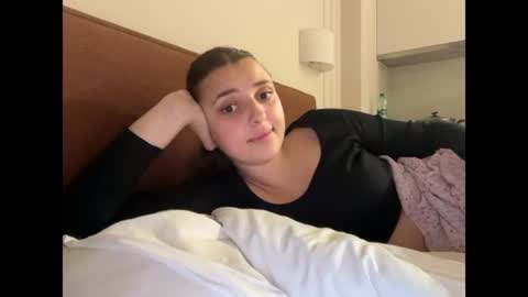 Sylvia online show from August 6, 6:40 pm