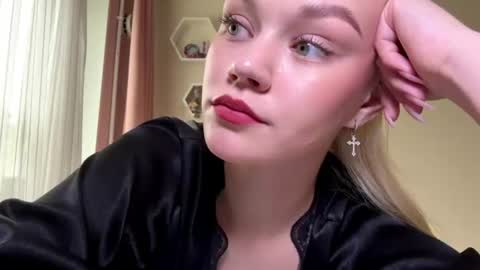 Mia online show from July 10, 6:52 am
