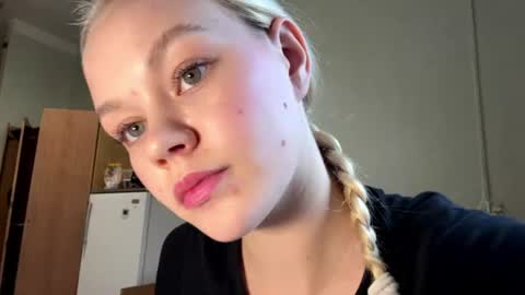Mia online show from July 20, 1:14 pm