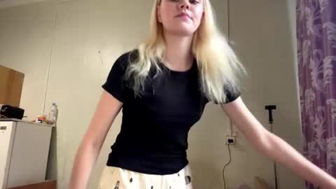 Mia online show from July 20, 2:20 pm