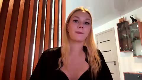Mia online show from August 13, 1:14 pm