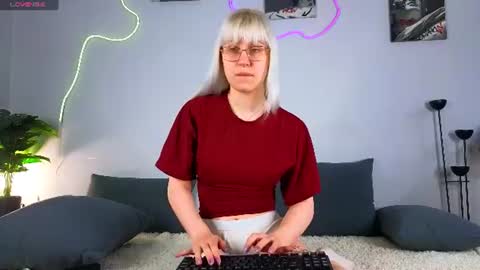 Dani she online show from August 14, 5:05 pm