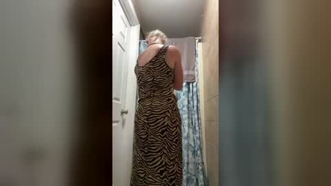 tailormepapi online show from August 15, 1:53 am