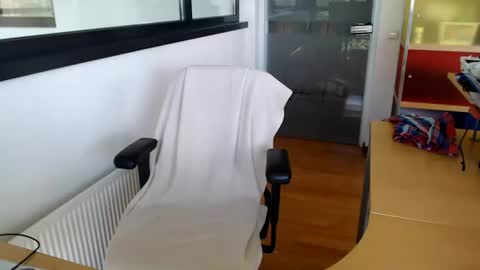 Tall Dutch guy online show from August 6, 2:27 pm