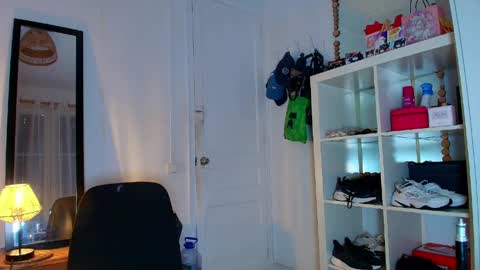 Cami 3 online show from June 4, 1:37 pm