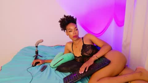 tamylynn online show from August 15, 11:30 pm