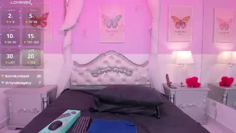 Tania Pierce online show from August 6, 3:11 pm