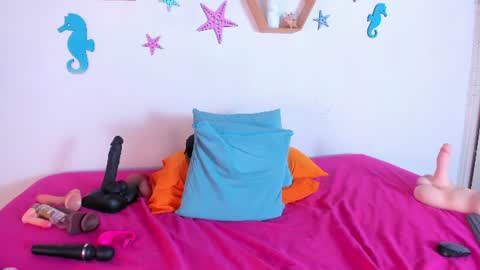 3 Tanisha 3 online show from August 6, 4:06 pm