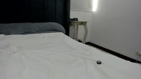 tara__ online show from August 3, 5:09 pm