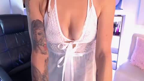 Linda online show from August 14, 7:06 pm