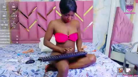 tastydarkchocolatee online show from August 7, 9:48 pm
