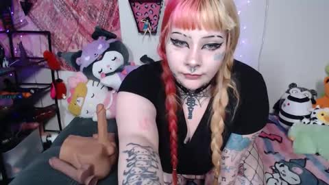 TattedThickandPretty online show from May 15, 1:27 am