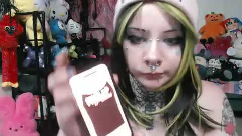 TattedThickandPretty online show from June 16, 4:44 am