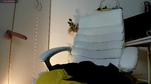 tattoedlexi_ online show from August 11, 2:02 am