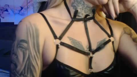 tatuada_safada online show from July 24, 7:11 am