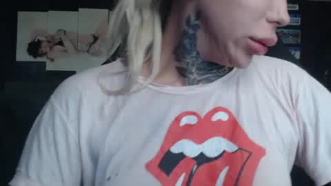 tatuada_safada online show from August 6, 11:09 am