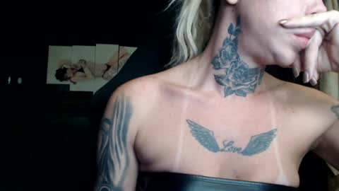 tatuada_safada online show from August 7, 10:26 am