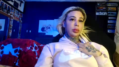 tatuada_safada online show from August 12, 7:27 pm