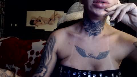 tatuada_safada online show from August 14, 4:16 am