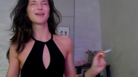 TayaKayan online show from August 20, 3:07 pm