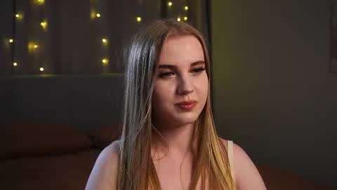 Taya online show from August 4, 6:49 pm