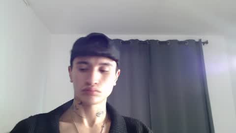 independent model online show from June 28, 12:19 pm