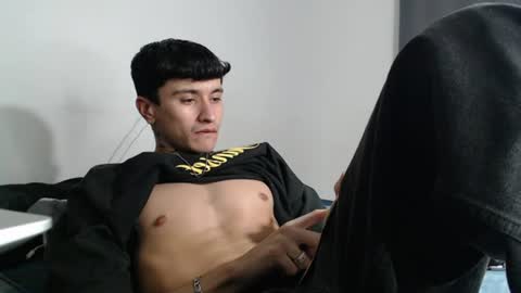 independent model online show from July 2, 5:19 am