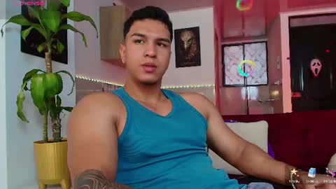 TaylorJohnn  online show from August 9, 3:46 pm