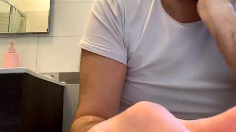 Tbest1986 online show from April 18, 9:12 am
