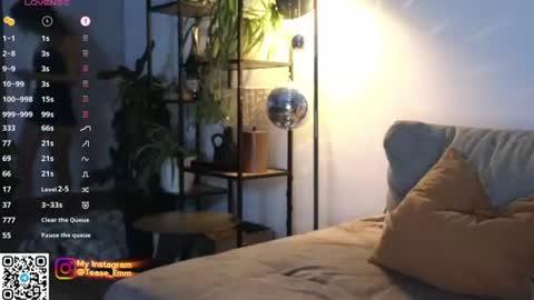 Em online show from August 6, 11:04 pm