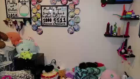 Pixie Pix or Pickle online show from August 6, 1:48 am