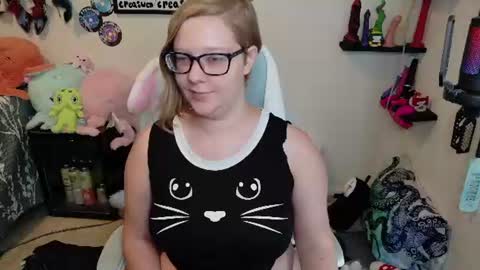Pixie Pix or Pickle online show from August 7, 11:16 pm